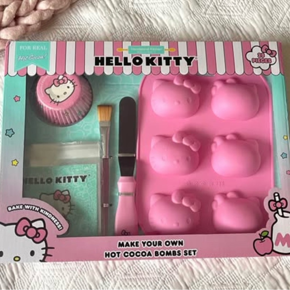 Hello Kitty Pink Hot Cocoa Bombs Set